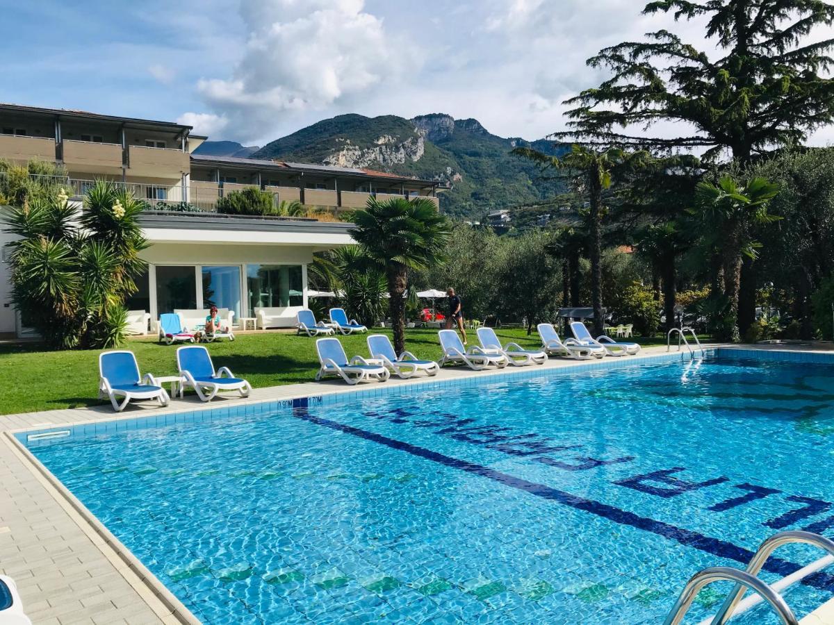 Villa Franca Nago Buitenkant foto
