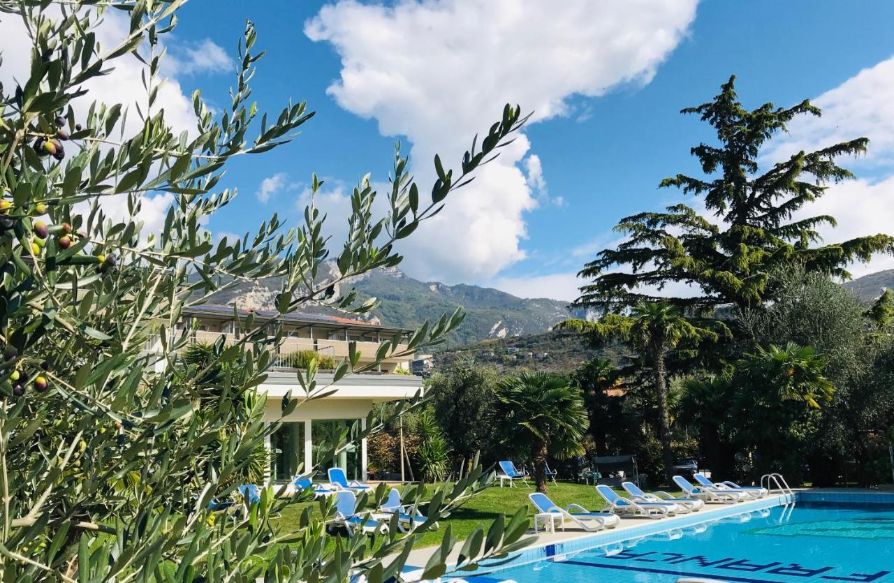 Villa Franca Nago Buitenkant foto
